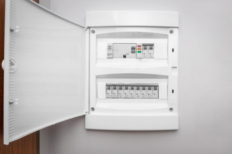 Mise aux normes électrique : obligations et démarches pratiques